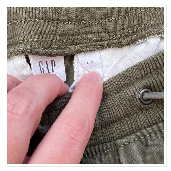 GAP Boys Lightweight Cargo Pants - Picture 5 of 9